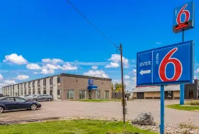Photograph of Motel 6, Fargo