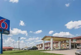 Photograph of Motel 6, Omaha