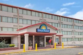 Photograph of Days Hotel By Wyndham East Brunswick Conference Center, East Brunswick