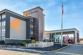 Photograph of La Quinta Inn & Suites, Clifton