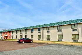 Photograph of Red Carpet Inn, Gibbstown