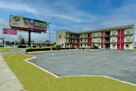 Photograph of Red Carpet Inn, Williamstown