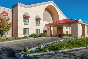 Photograph of Quality Inn, Farmington