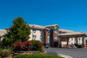 Photograph of Holiday Inn Express, Farmington