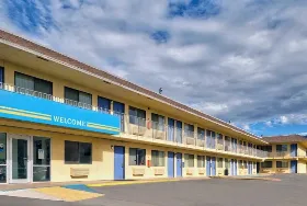 Photograph of Motel 6, Alamogordo