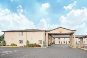 Photograph of Super 8, Elko