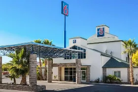 Photograph of Motel 6, Beatty