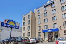 Photograph of Days Inn, Brooklyn