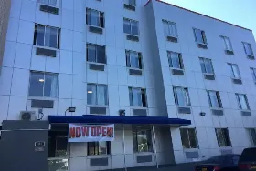 Photograph of Days Inn, Brooklyn