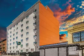 Photograph of La Quinta Inn & Suites, Brooklyn
