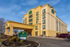 Photograph of La Quinta Inn & Suites, Garden City