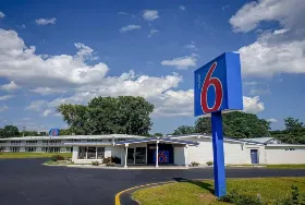 Photograph of Motel 6, Schenectady