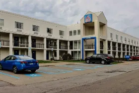 Photograph of Motel 6, Williamsville