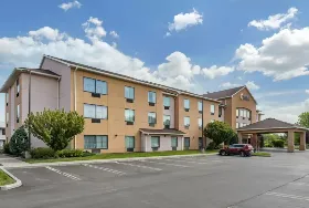 Photograph of Comfort Inn, Farmington