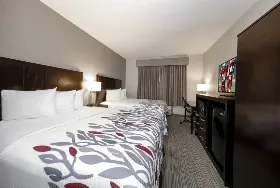 Photograph of Red Roof Inn & Suites, New Windsor