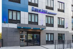 Photograph of Days Inn, Bronx
