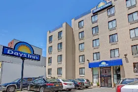Photograph of Days Inn, Brooklyn