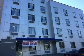 Photograph of Days Inn, Brooklyn
