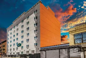 Photograph of La Quinta Inn & Suites, Brooklyn