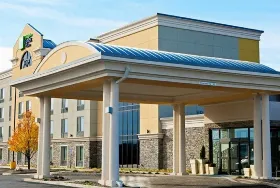 Photograph of Holiday Inn Express, Batavia