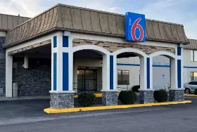 Photograph of Studio 6, Springfield