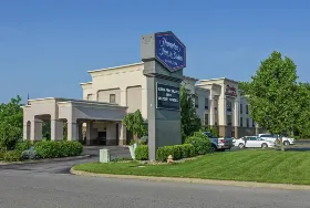 Photograph of Hampton Inn, Canfield