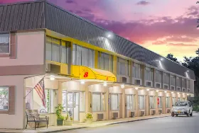 Photograph of Super 8, Ashland