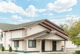 Photograph of Super 8, Twinsburg