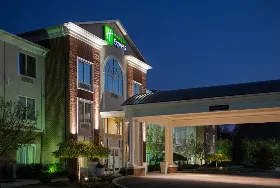 Photograph of Holiday Inn Express, Warren