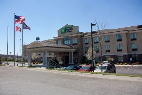 Photograph of Holiday Inn Express, Youngstown
