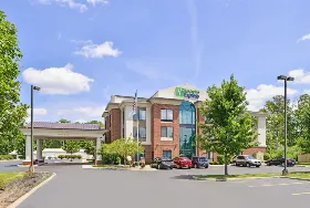 Photograph of Holiday Inn Express, North Lima