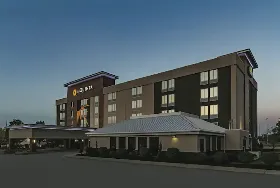 Photograph of La Quinta Inn & Suites, North Olmsted