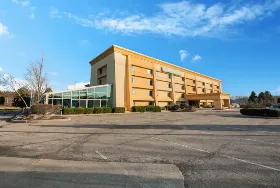 Photograph of La Quinta Inn & Suites, Mansfield