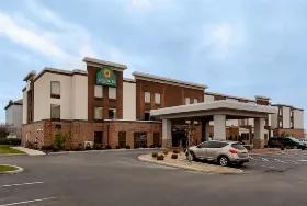 Photograph of La Quinta Inn & Suites, Grove City