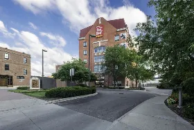 Photograph of Red Roof PLUS+, Columbus