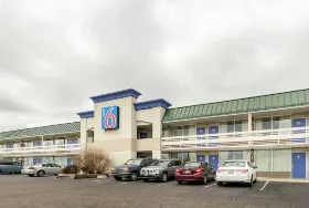 Photograph of Motel 6, Troy