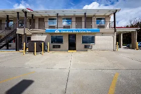 Photograph of Americas Best Value Inn, Celina