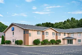 Photograph of Baymont Inn & Suites by Wyndham Swanton/Toledo Airport, Swanton