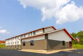 Photograph of Super 8, Saint Clairsville