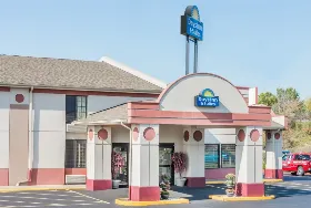 Photograph of Days Inn, Girard