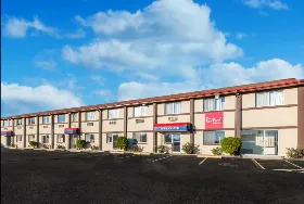 Photograph of Red Roof Inn & Suites, Wapakoneta