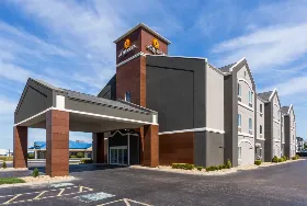 Photograph of La Quinta Inn & Suites, Columbus