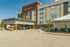 Photograph of La Quinta Inn & Suites, North Olmsted