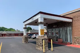 Photograph of Super 8, Youngstown