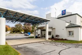 Photograph of Motel 6, Milan