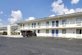 Photograph of Motel 6, Middleburg Heights