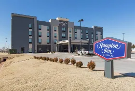 Photograph of Hampton Inn, Mustang