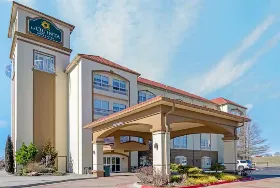 Photograph of La Quinta Inn & Suites, Moore