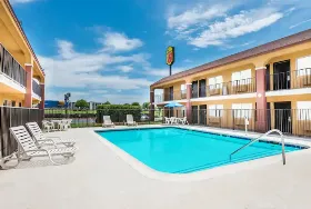 Photograph of Super 8, Midwest City