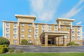 Photograph of La Quinta Inn & Suites, Midwest City